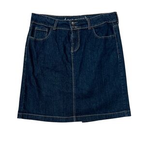 Women’s size 12 old navy denim skirt. Great condition